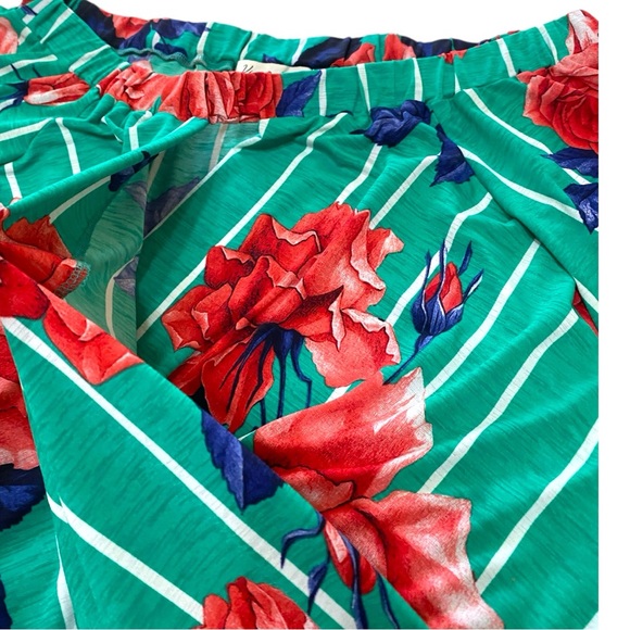 Green floral wrap look off the shoulder top Sz S - Picture 5 of 7